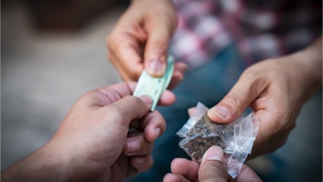 Traficante que distribuía drogas em vários bairros é preso pela Polícia Civil