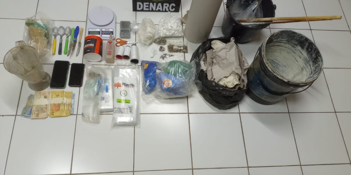 Polícia fecha laboratório de drogas e prende traficante em Rio Branco