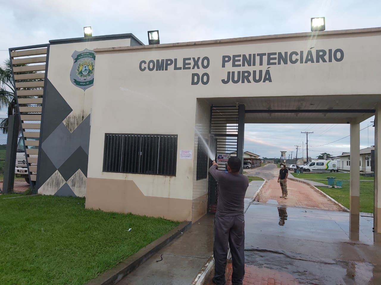 Mulher é presa após ser pega com drogas antes de realizar visita íntima em presídio de Cruzeiro do Sul