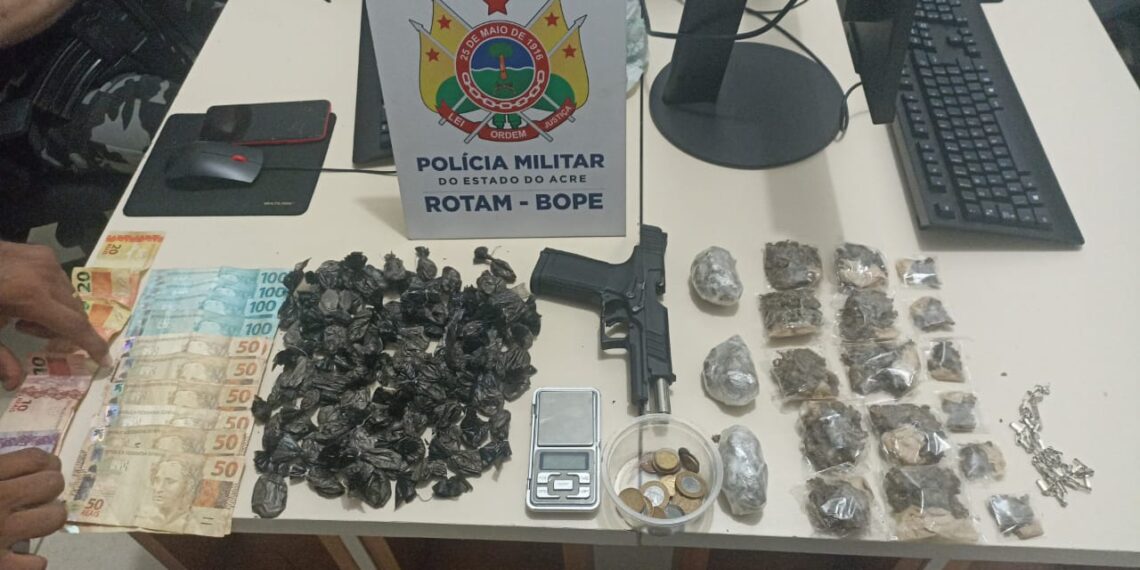 Polícia Militar desarticula ponto de venda de drogas na capital e apreende arma