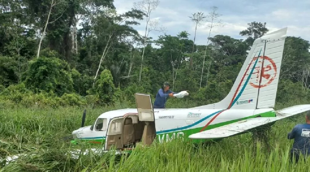 Em Marechal Thaumaturgo, avião com seis passageiros sai da pista durante pouso e entra em área de mata